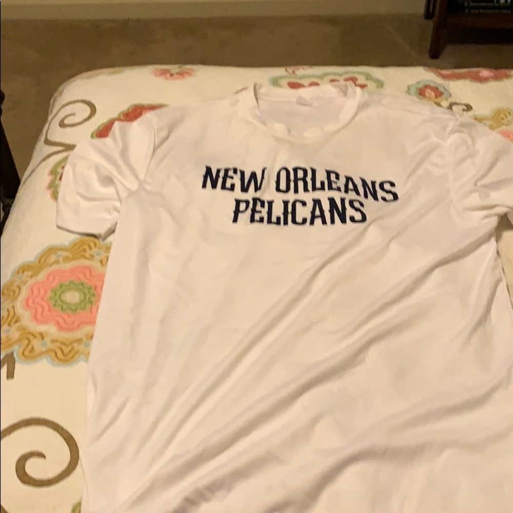 Nola pelicans shirt